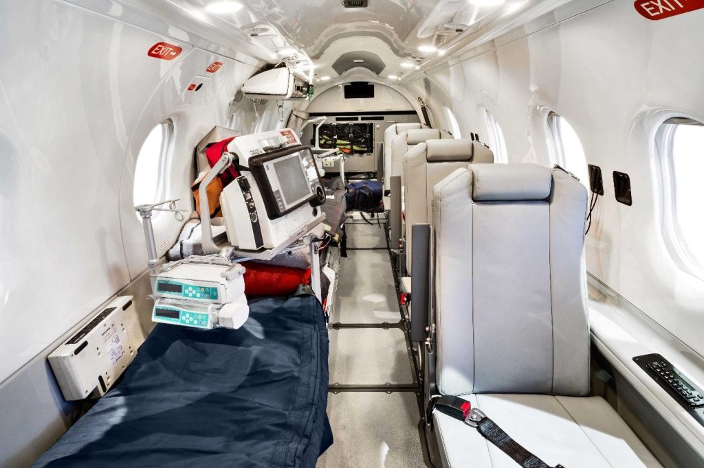 ICU-equipped air ambulance cabin